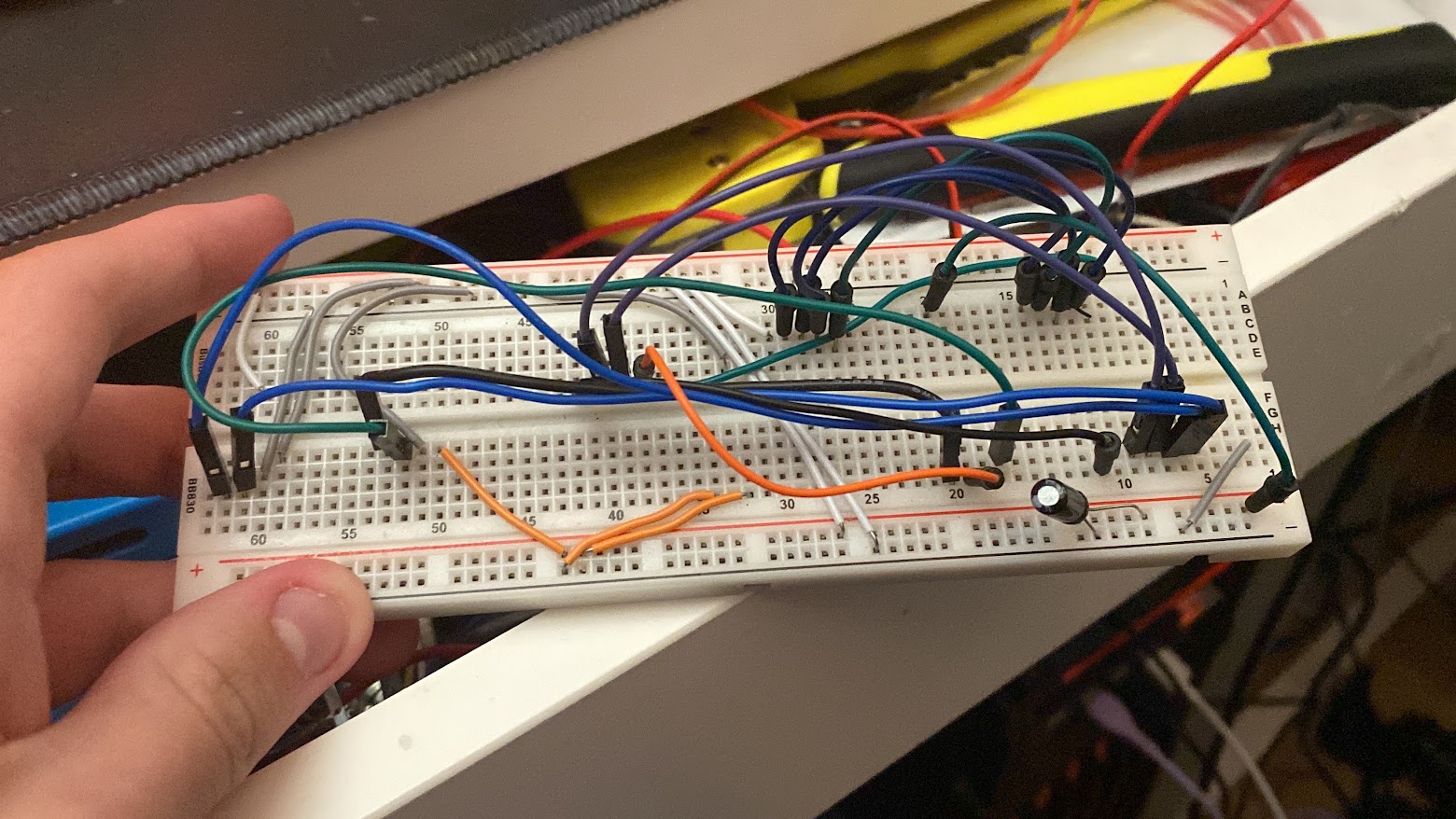 Breadboard avec seulement les câbles, sans composant